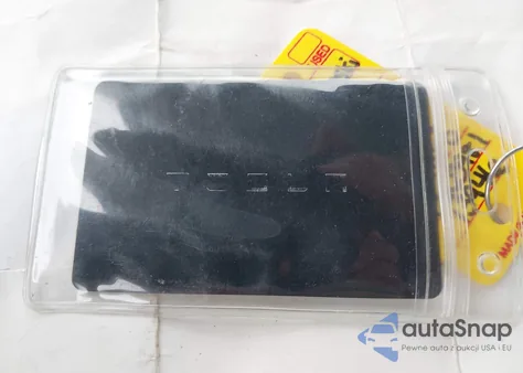 2023 Tesla Model Y Awd/Long Range Dual Motor All-Wheel Drive z USA, uszkodzony, nr VIN 7SAYGDEE6PF603981